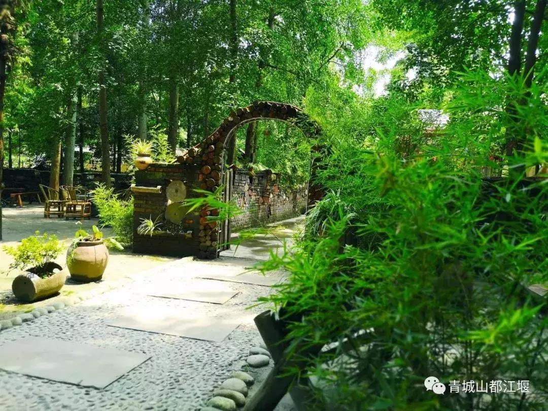 拒绝“人从众”！这个国庆必须到都江堰耍个“懒”，老街茶房、泥塑木作、古园书屋，快来享受你的小闲趣~