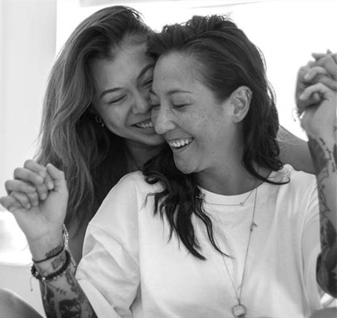 香港名模女儿，公开宣布“同性婚礼”，女友更是大有来头