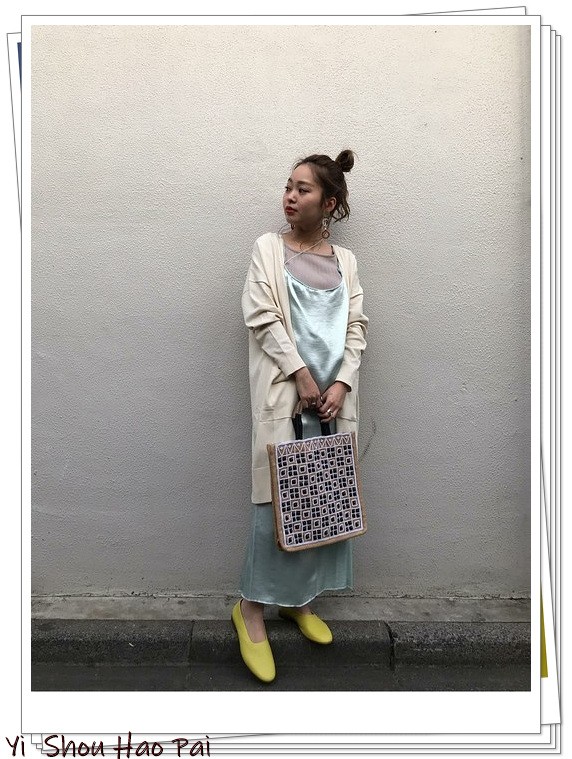 今年流行的绿色穿搭风,春天亮色系衣服颜色及搭配