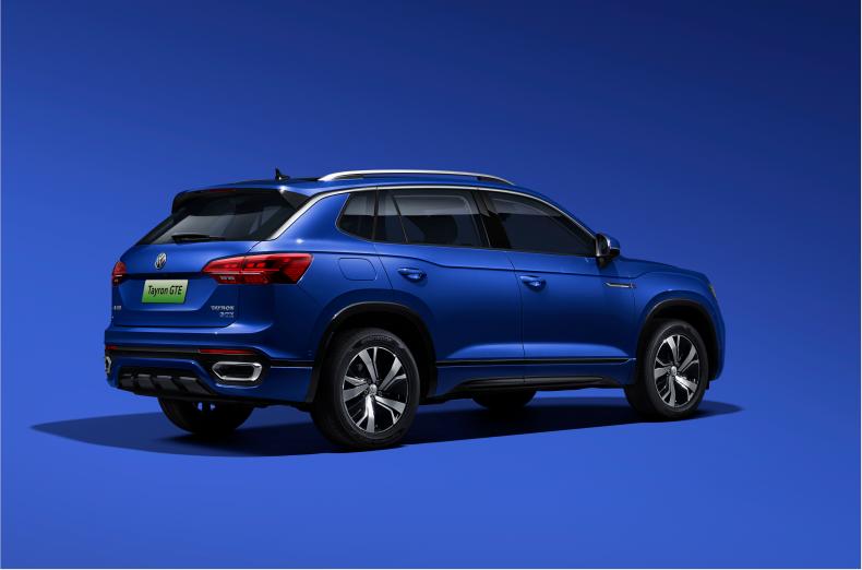 和朋友约着去一起烧烤，他25万的车装X到位还能撩妹，绝了