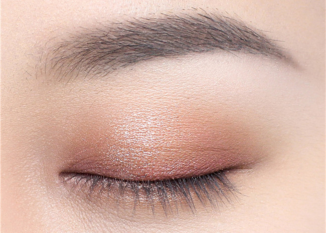 眼影怎么涂好看又自然新手教程,眼影应该怎么涂才好看