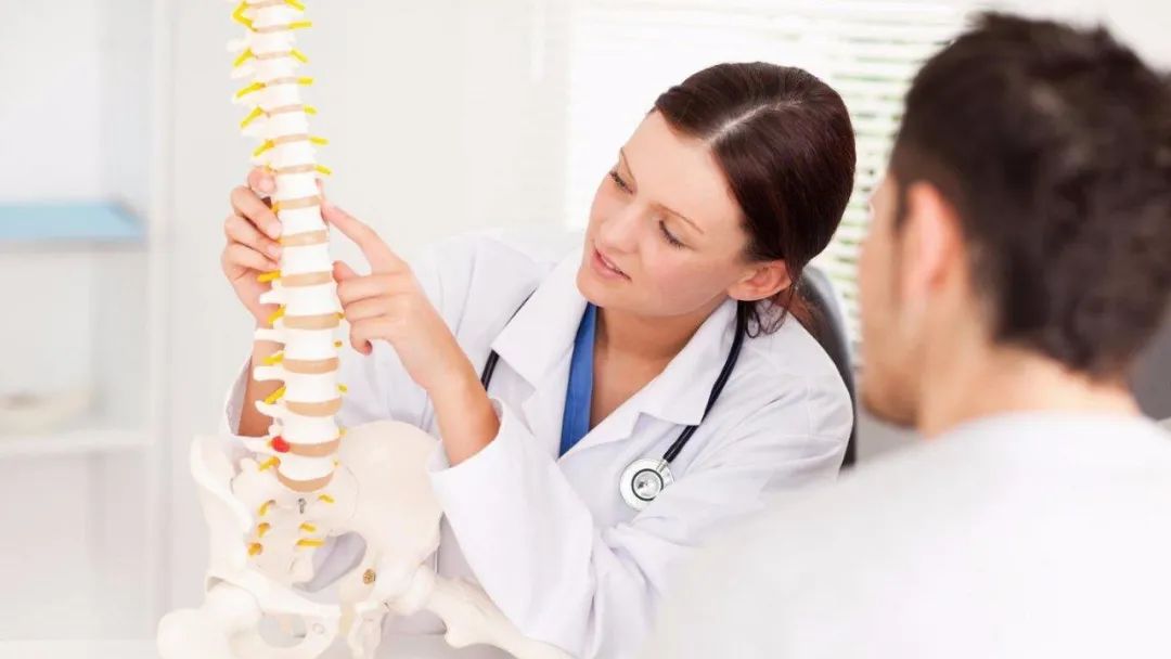 孕期减轻腰痛的动作,孕期家务干多了腰痛