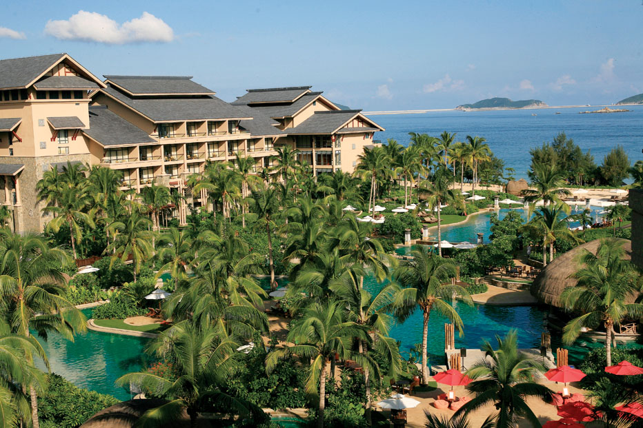 三亚希尔顿酒店多少钱一晚,三亚六月适合旅游度假吗