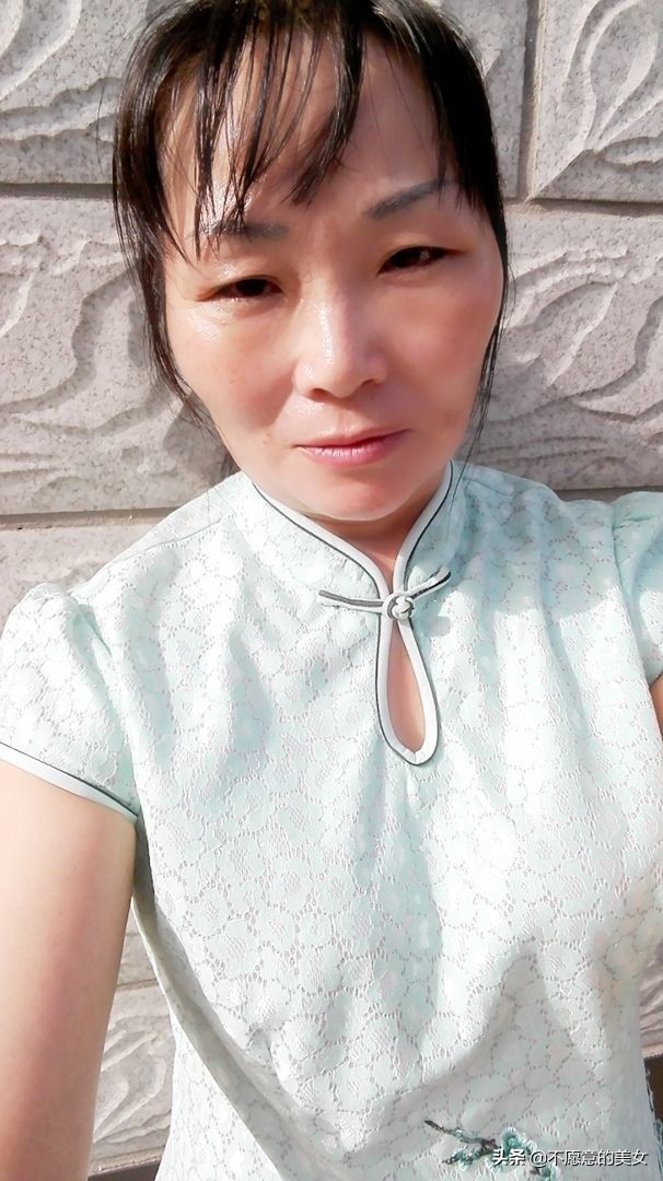 可爱的少妇自拍越来越丰满越来越成熟了