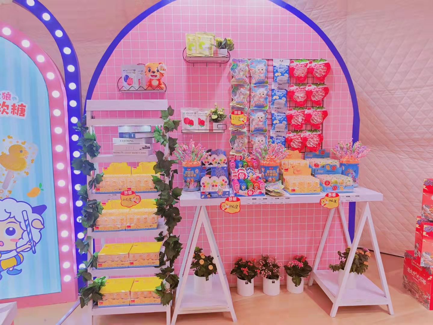 “糖果星球”成网红打卡地，国货品牌如何玩转“假面糖果节”？