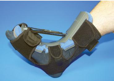 足底感觉有刺痛感是足底筋膜炎吗,路走多了脚底板疼可以用冰敷嘛