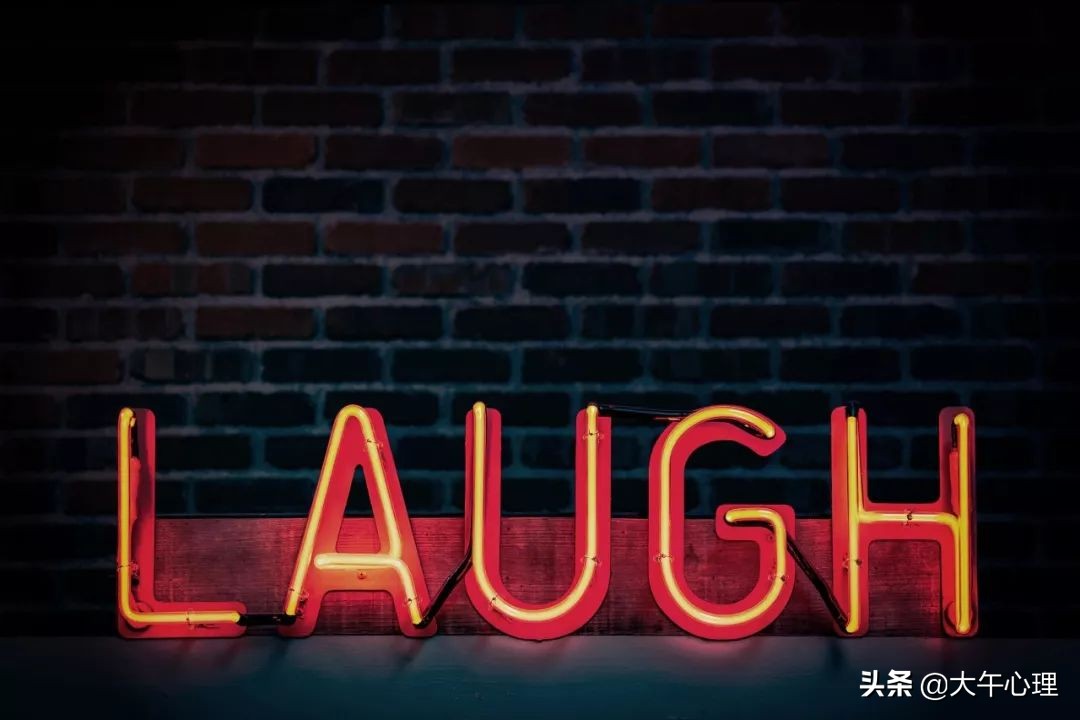 脸部的表情，由17对肌肉控制