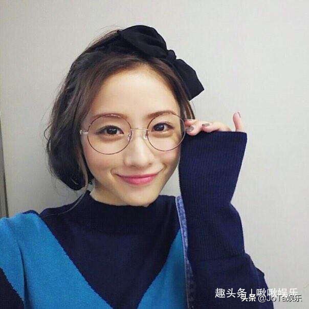 郑爽、刘诗诗、迪丽热巴等女星戴眼镜——这就是明星跟素人的差别