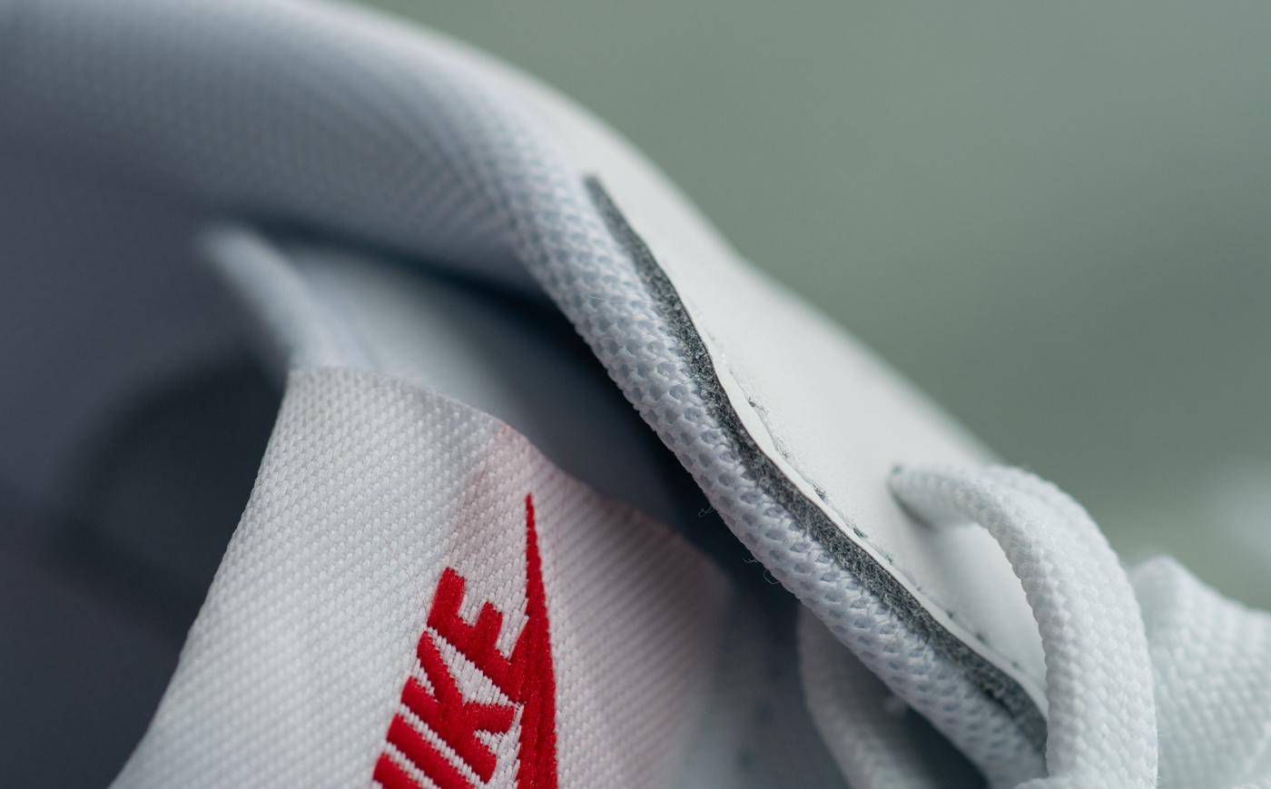 阿迪vs耐克足球鞋,阿迪和耐克小白鞋哪个好