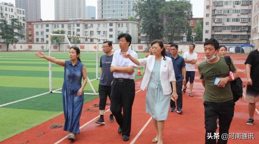 郑州市教育局局长楚惠东到市五高和市五中实地查看防汛救灾情况