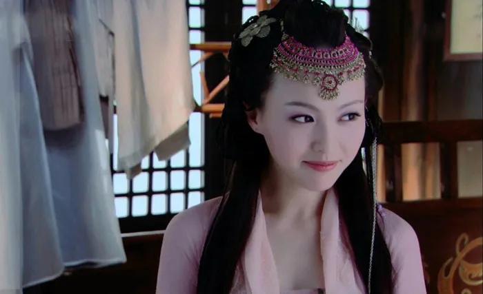 厚刘海和稀刘海哪个好看,厚刘海和八字刘海