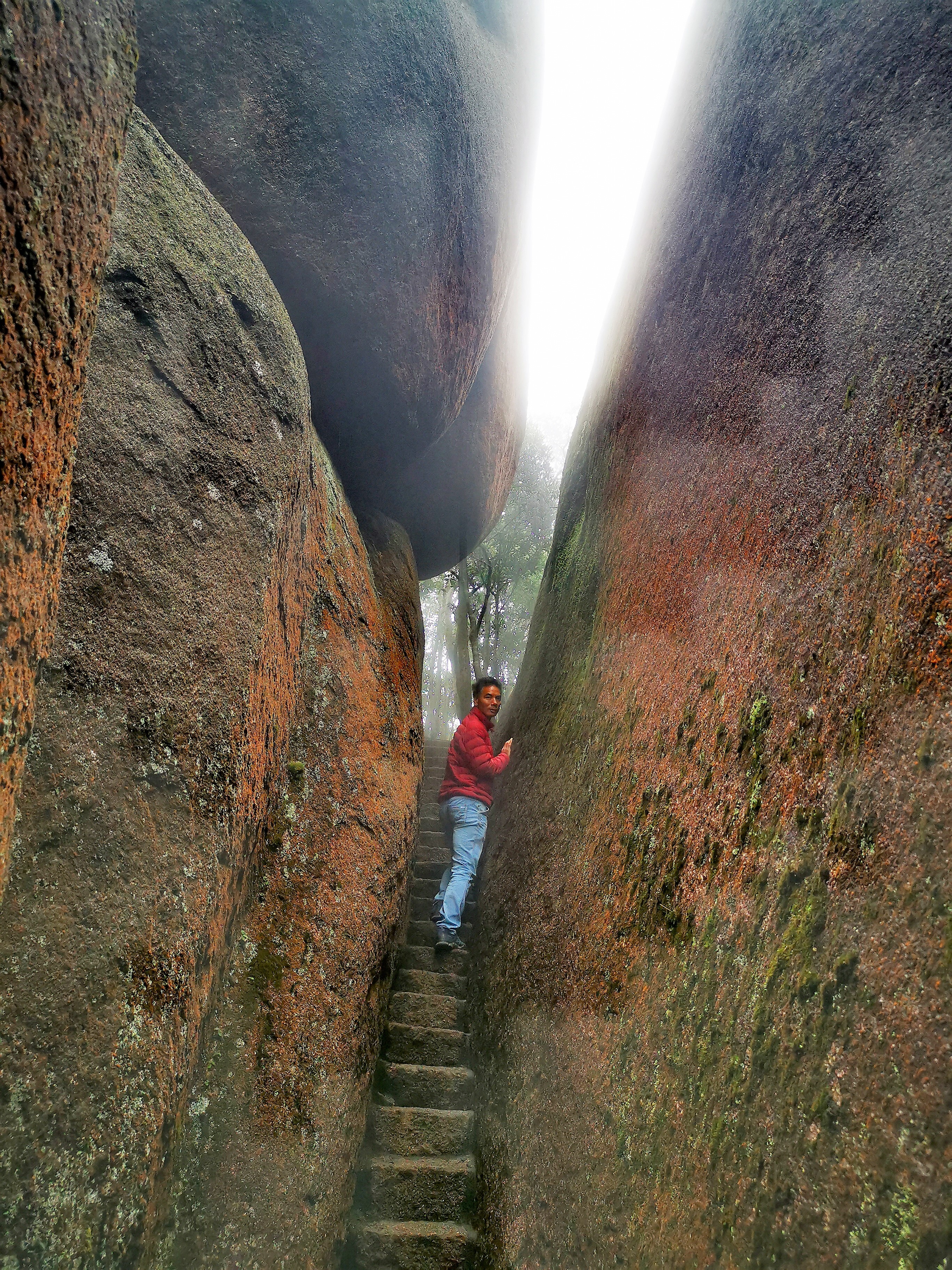 太姥山山顶日出,雨中的太姥山云雾缭绕