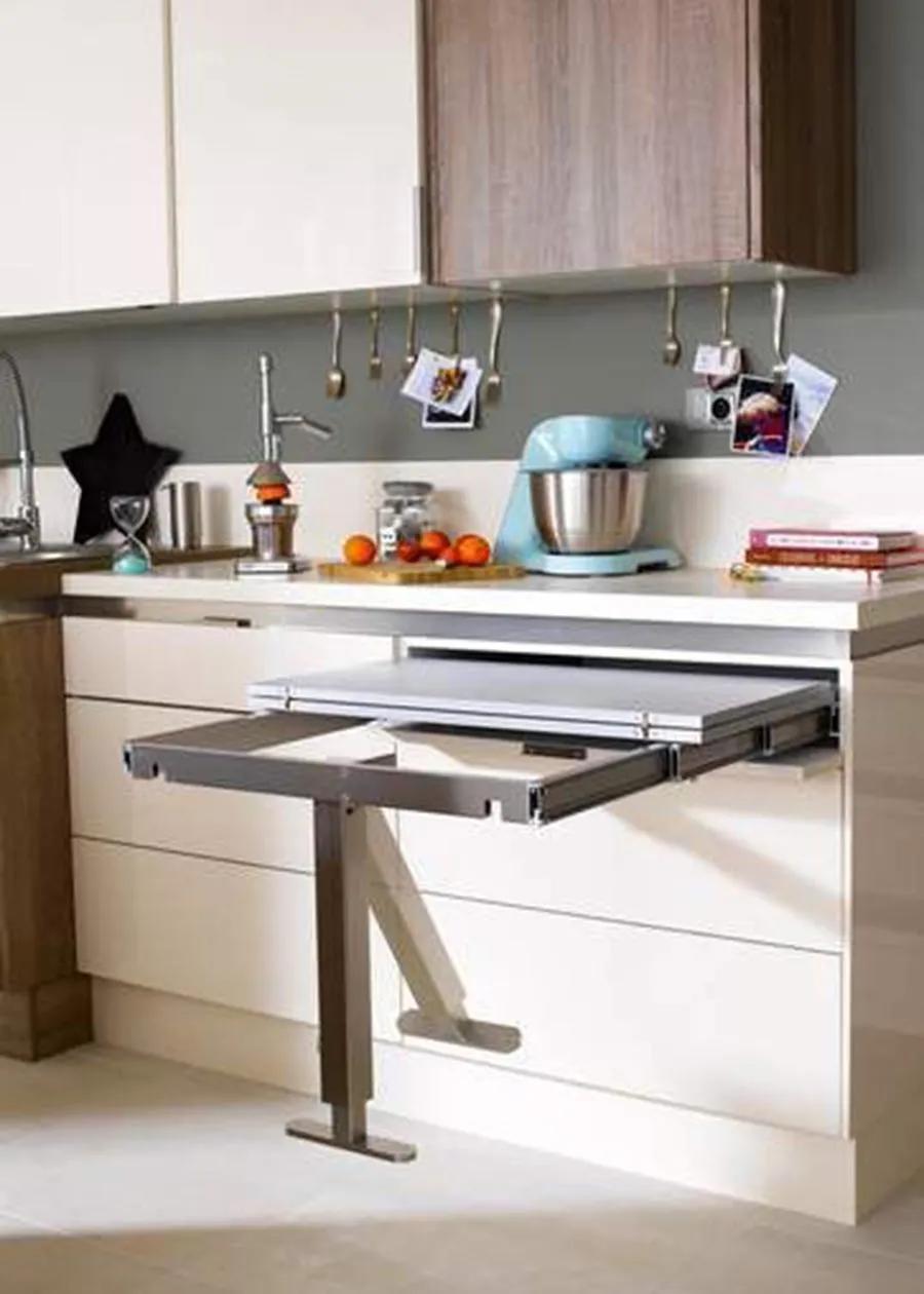 头一次见到自助餐,头一次见厨房装两个门