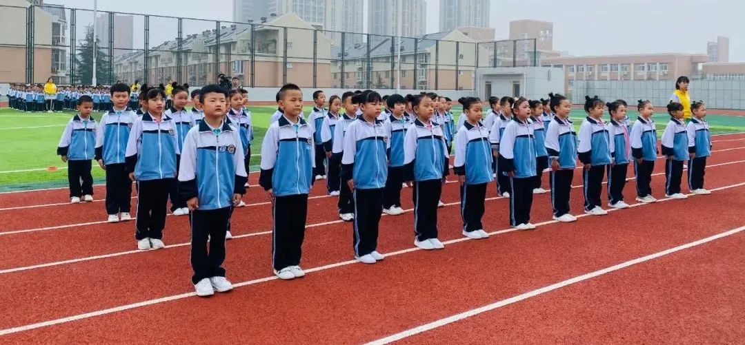 建*党**百年喜迎国庆——西安经开第二小学队列队形广播*比操**赛