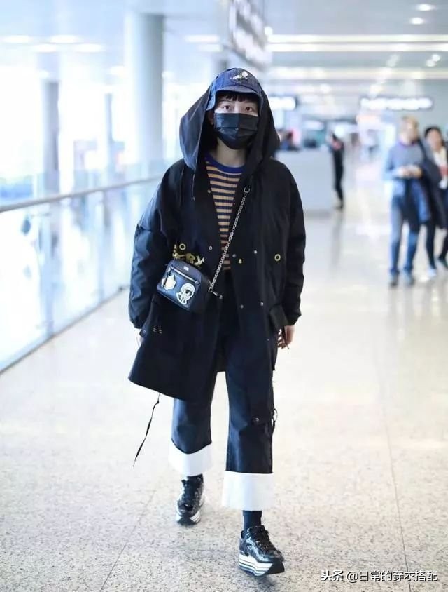 来看机场女王杨幂穿搭,杨幂穿搭机场秀