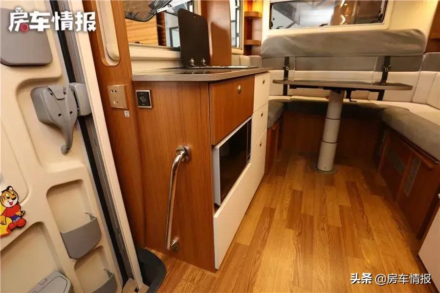 可在城市代步又可旅行的t型房车,中轴低顶b型商务房车30万到40万