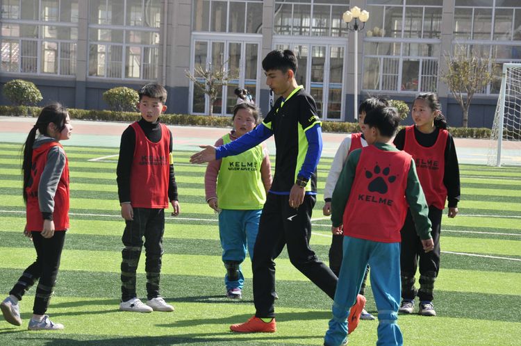 枣庄市建设路小学足球比赛,枣庄薛城区临山小学足球比赛