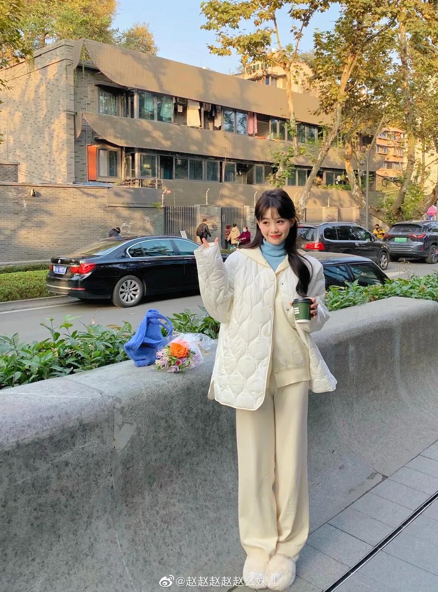 烂大街的阔腿裤也穿出高级感,阔腿裤就要选择保暖又显瘦的