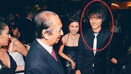 奚梦瑶窦骁都进赌王家尴尬吗,奚梦瑶窦骁是赌王的什么人