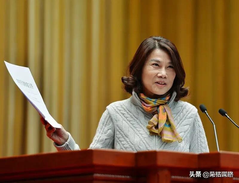 董明珠怒斥北大硕士：卖米粉？你真是浪费国家资源！