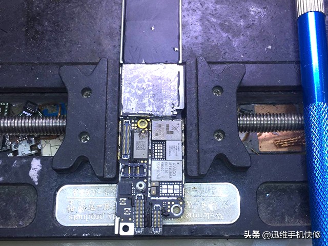 iphone7进水后最容易出现的问题,iphone7进水不定时重启