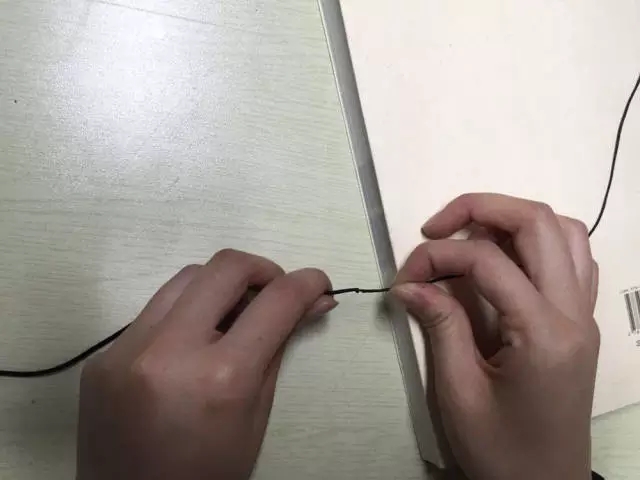 给手串换绳的方法,怎么快速给手串换绳