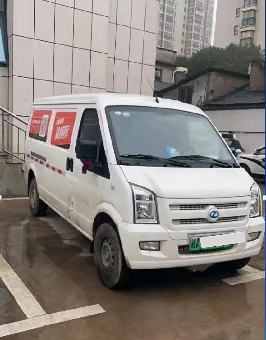 23岁女子网约搬家蹊跷跳车身亡，亲属实地查看怀疑司机绕路别有企图，货拉拉称配合警方调查，绝不逃避责任