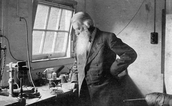 爱迪生的“电灯之路”:摘果子需要手段,看准时机下手