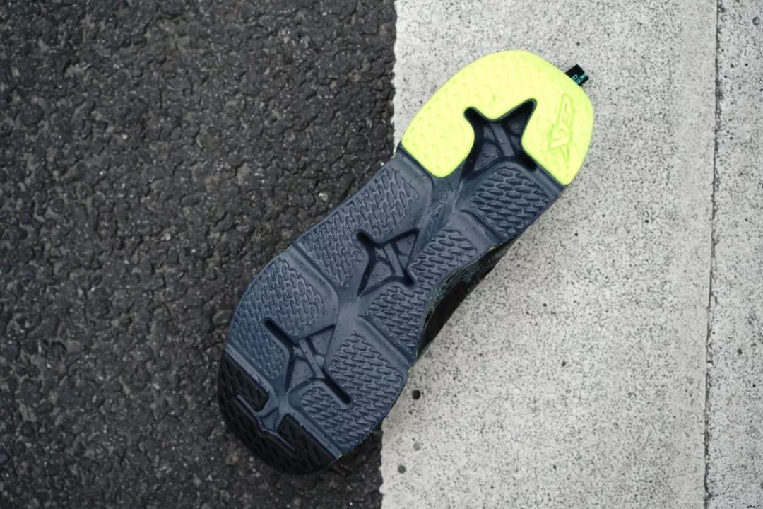 特步缓震旋9.0脚感,最快的缓震跑鞋特步