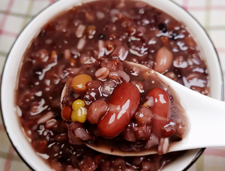 坚持吃五谷粥祛湿养胃,熬粥适合喝的五谷杂粮