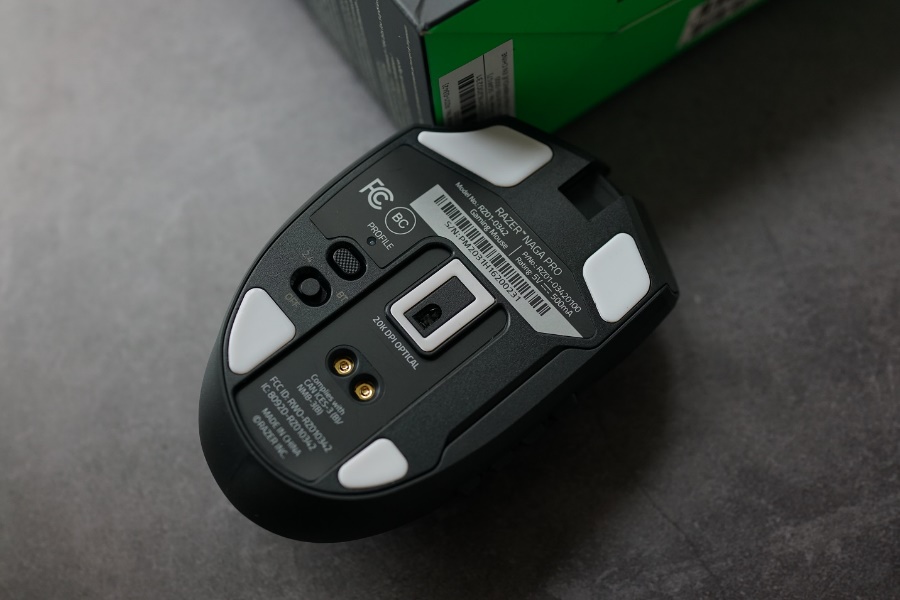 雷蛇那伽梵蛇专业版鼠标测评,雷蛇那伽梵蛇专业版和v2的区别