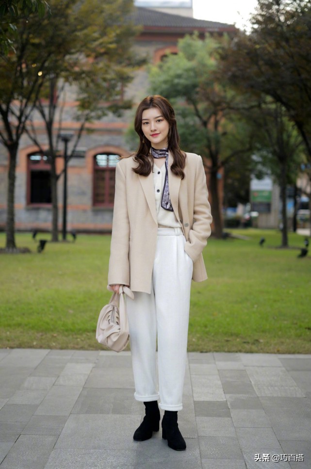 冬季厚大衣和直筒裤怎么搭配,男生直筒裤加绒搭配黑色棉服