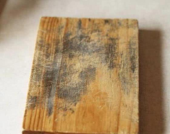 菜板发霉“黑乎乎”怎么办？教你正确的做法，立马干净如新