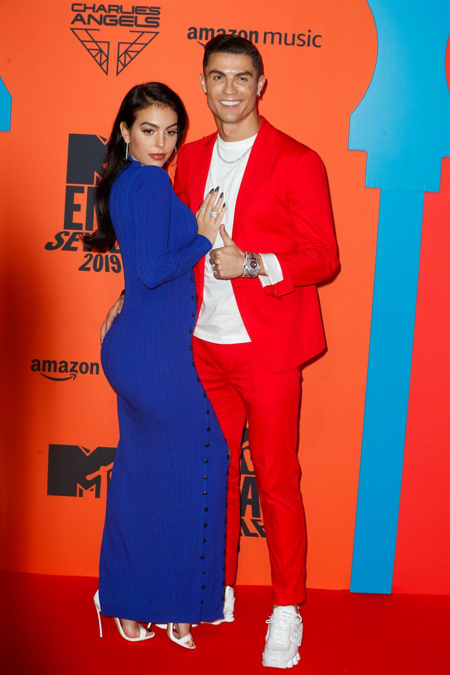 c罗秀恩爱撒狗粮视频,c罗和乔治娜的甜蜜瞬间