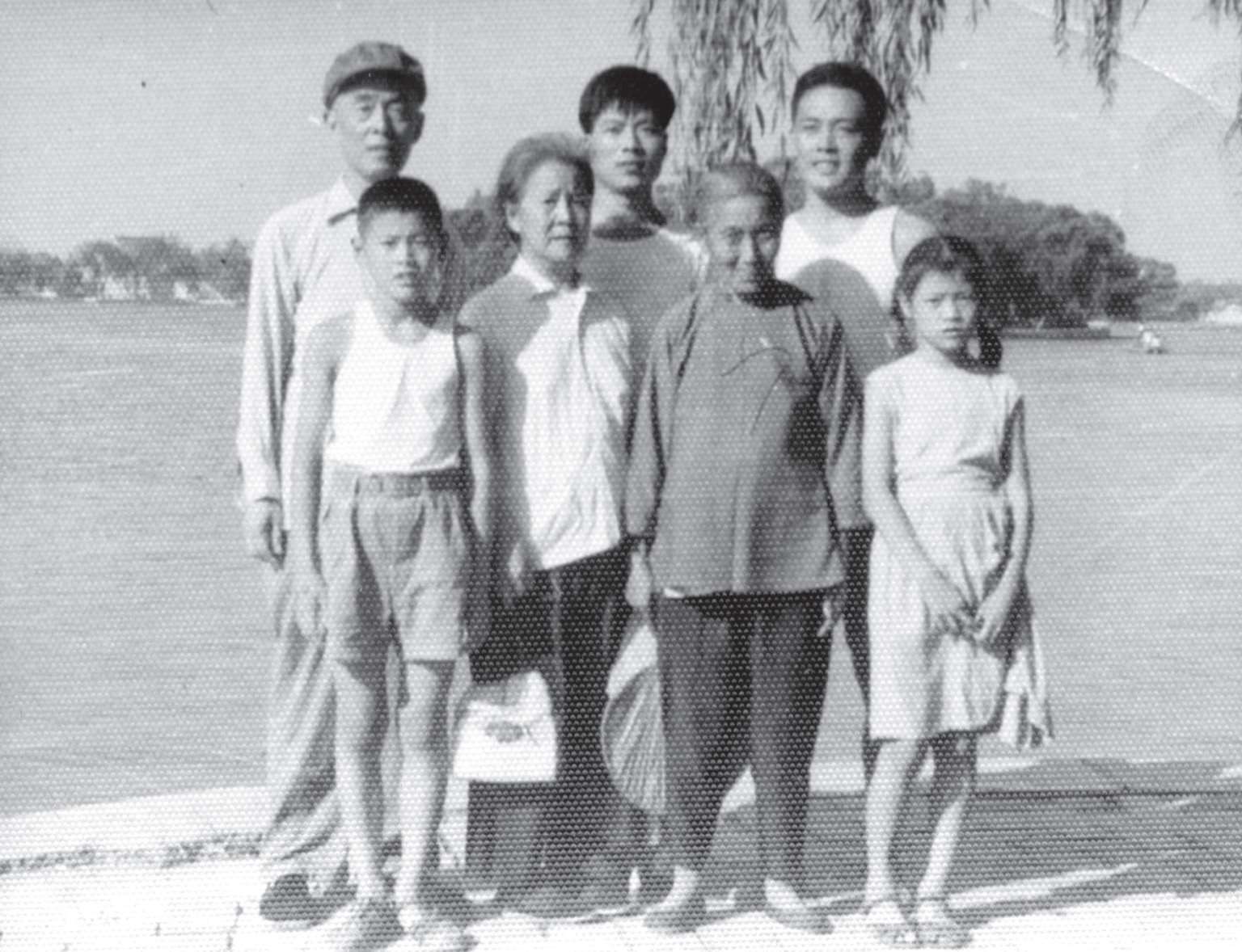 季羡林采访回顾五：变身宿舍看门人，偷偷用纸条译出三百万字