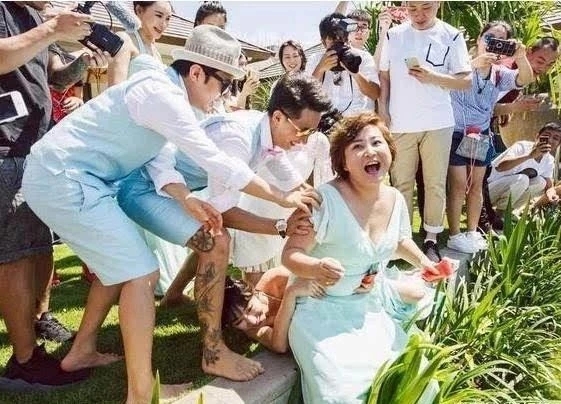 柳岩的成名史,女神柳岩的坎坷往事