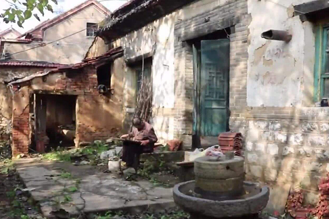 农村闲置房屋会被收回吗,农民进城了土地被村里收回合理吗