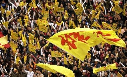 四川足球危在旦夕生死时刻球员举拳明志：“我去”，雄起！