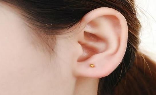 买黄金耳钉为什么要买弯钩,首饰店弯钩黄金耳钉用什么