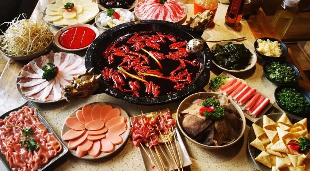 9荤6素！脆毛肚+肥牛…锅底油碟全包！成都昌隆坤火锅4人套餐88元