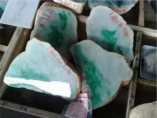 几分钟让你明白翡翠原石赌石知识,赌石必看翡翠赌石里隐藏的陷阱