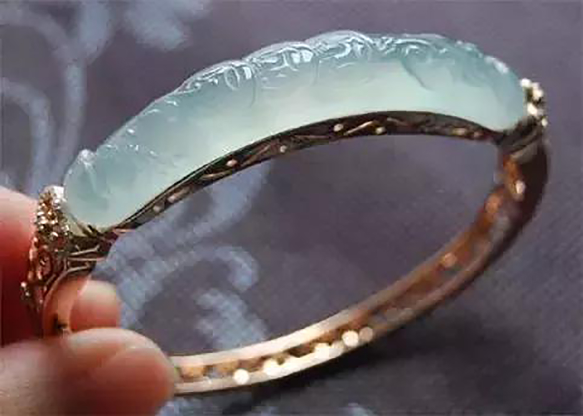 翡翠手镯摔断修复图片,翡翠手镯摔断了修复多少钱