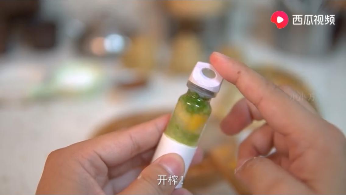 用瓶子做西瓜的小视频,西瓜可乐怎么做