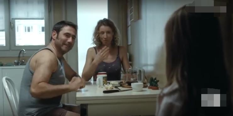 男孩背后长了一只翅膀,男孩身上长了一对翅膀是什么电影