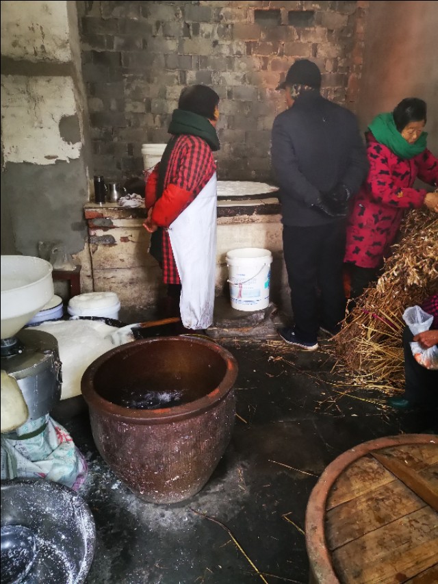 卤水豆腐和石膏豆腐的区别视频,卤水豆腐的卤水是什么