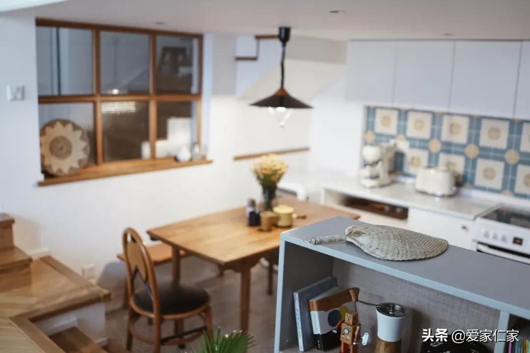 她买下32㎡上海老旧学区房，为女儿打造小桃园，20㎡超舒适大庭院