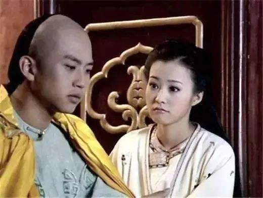 3次被“爱情”抛弃，因“全裸”出镜一举成名，如今成为单亲妈妈