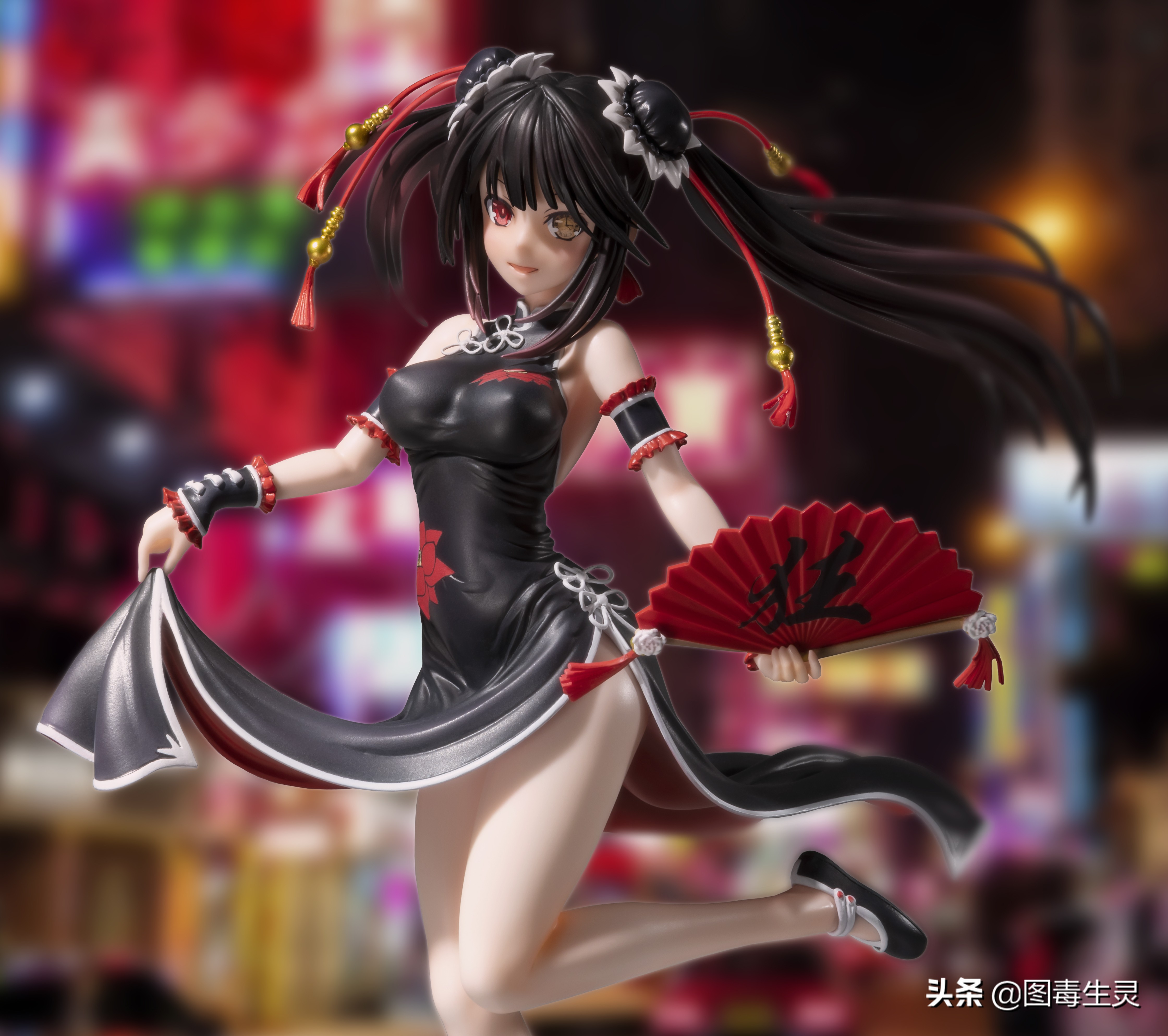 手持狂字折扇身穿黑红旗袍-时崎狂三爆乳中华娘造型手办