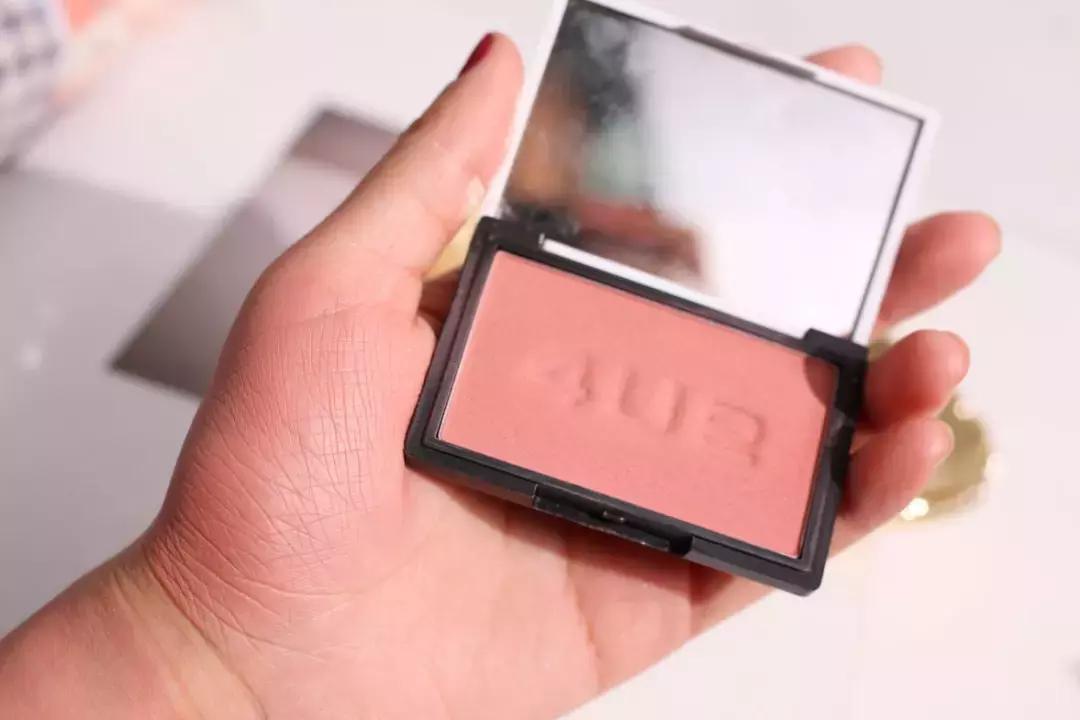 平价彩妆推荐学生党,买什么化妆品不踩雷的好用