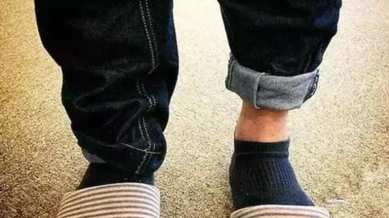 潮人教你正确卷裤脚,怎么卷起裤脚更时尚